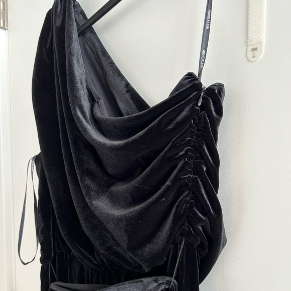 NWT Anne Klein One-Shoulder Velvet Jumpsuit - Picture 8 of 8